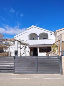 Apartments by the sea Vir - 23753