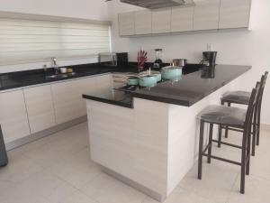 Nueva Villa 3 pisos en condominio Playa del Carmen