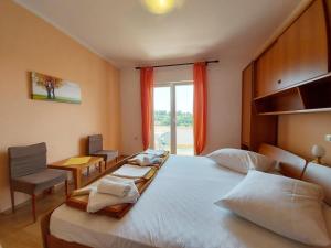 Apartments with parking space Palit, Rab - 24108