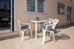 Apartments with parking space Vir - 24331