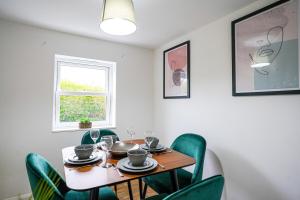 3 Bedroom Home By Littlepiggyrentals Short Lets & Serviced Accommodation Northampton With Parking & Wi-Fi