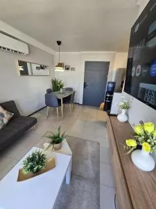 Morderno departamento en el centro de la ciudad-2 habitaciones 1 baño-parking privado-wifi - Мачали