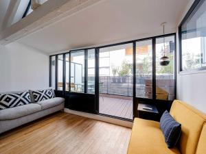 Marais Area - Outdoor patio - A C - 2BDR