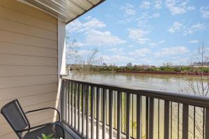 Nashville Oasis Walk to Broadway with POOL, Parking, Gym and Patio