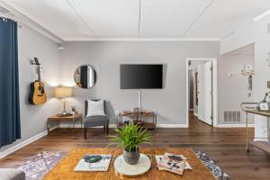 Famous MUSIC ROW 1 Bedroom Condo with FREE Parking and Pool