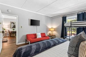 Famous MUSIC ROW 1 Bedroom Condo with FREE Parking and Pool