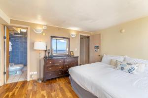 Hawaiian Monarch Penthouse 402