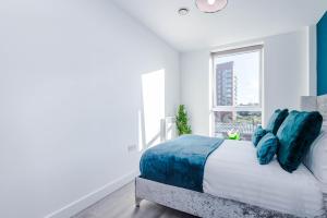 Lux Livin Apartments - Luxury 5 Bed Apartment Manchester City Centre