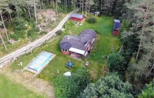 Nice Home In Romelanda With Sauna - Eckerud