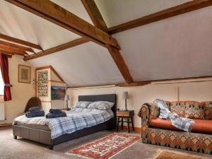 Cozy Bungalow in Great Cantal Granary