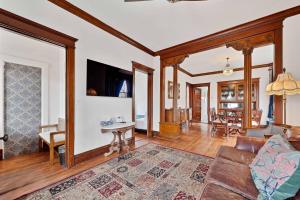 Vintage 3 Bed Condo in Chicagolands Trendy Berwyn condo
