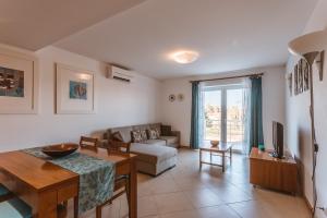 Sea View CabanasGardens PoolBalcony 1Floor