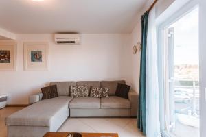 Sea View CabanasGardens PoolBalcony 1Floor