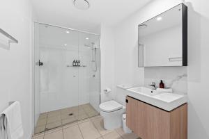 Stunning 1B in South Bank with River & Mountain View