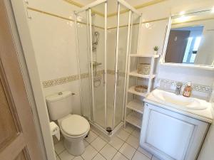 Maisons de vacances Maison 6 pers. avec jardin, terrasse, 2 piscines et parking - Alpilles/Luberon - FR-1-658-23 : photos des chambres