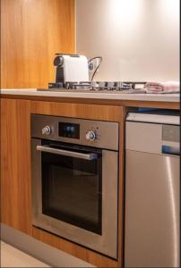 Skytower Sojourn - Urban Comfort by Brisbane River