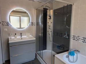Maisons de vacances Maison familiale au bord de la Loire a Sigloy pour 6 personnes - FR-1-590-572 : photos des chambres