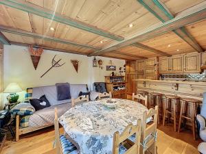 Appartement cosy proche centre village avec balcon et parking - FR-1-560-161