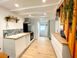 Maisons de vacances Maison renovee 2 chambres, 700m plage, Acces WIFI - FR-1-231-335 : photos des chambres