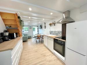 Maisons de vacances Maison renovee 2 chambres, 700m plage, Acces WIFI - FR-1-231-335 : photos des chambres