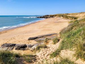 Maisons de vacances Maison renovee 2 chambres, 700m plage, Acces WIFI - FR-1-231-335 : photos des chambres