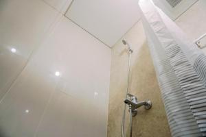 Stunning Studio Transpark Bintaro Apartment By Travelio