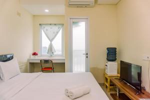 Comfort and Simply Look Studio Room Apartment at B Residence By Travelio