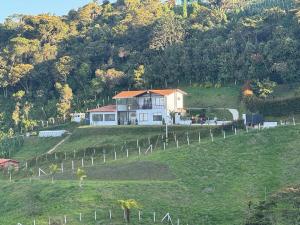 180 degree Mountain View with good size pool