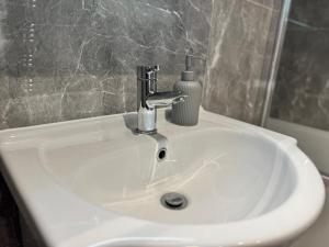 Stylish 2-Bed Stay in SE London