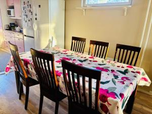 Peaceful triangle near downtown