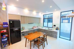 KenPi House, Nguyên Căn, đậu nhiều xe ô tô