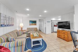 Coastal Camelot - Walk to Surfside Beach Duplex