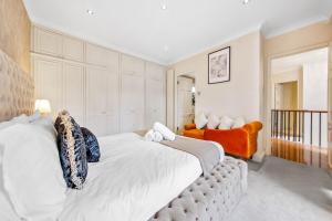 Ultra Luxury 4 Bedroom 3 Bathroom Knightsbridge Home Next to Harrods