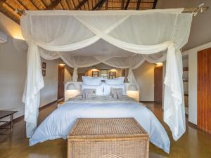 Nyati Safari Lodge