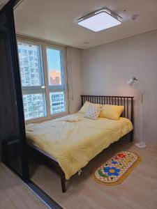 Bucheon Sinjung-dong Station High Floor View Lovely House