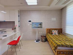 Bucheon Sinjung-dong Station High Floor View Lovely House