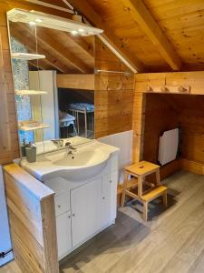 Chalets Chalet Baudelaire, 4* beau et authentique : photos des chambres