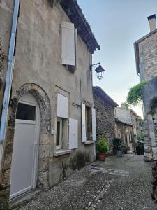 Maisons de vacances maison de village meublee avec terrasse : photos des chambres