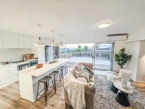 Spacious 6-Bedroom Retreat Masina & Moana Homes - Whitford