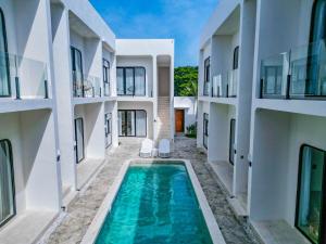 Elegant One Bed Suite With Pool View