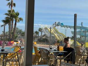 Appartements Mobil Home 6 pers - 256 Camping Siblu Le Lac des Reves, Lattes : photos des chambres