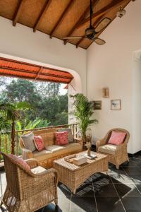 Villa Fado Assagao with 4 BHK & Big Private Pool & Garden with Balcony & Caretaker