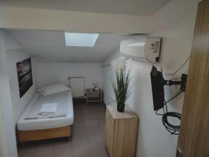 Budget Single Room room in Piata Uniri Cozy Inn