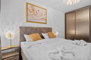 Stylish Gold Accents