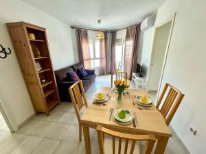 GATU Magavi Playa parking piscinas terraza "preferente para mayores de 21 años y familias"