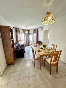 GATU Magavi Playa parking piscinas terraza "preferente para mayores de 21 años y familias"