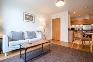 Londwell, City & Limehouse Balcony Flat - Skyline Views
