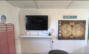 Beachfront Studio - Private Kitchen and Bath