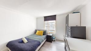 Charring Cross London, Prime Location