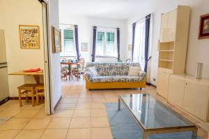 Lovingenoa - Prione - White House